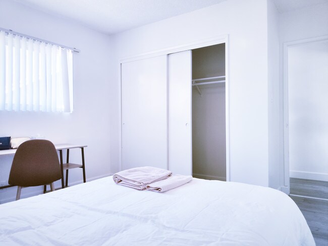 private bedroom - 1324 W 36th St
