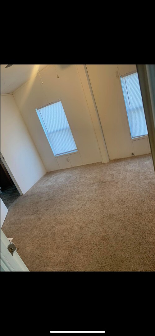 Building Photo - FOR RENT