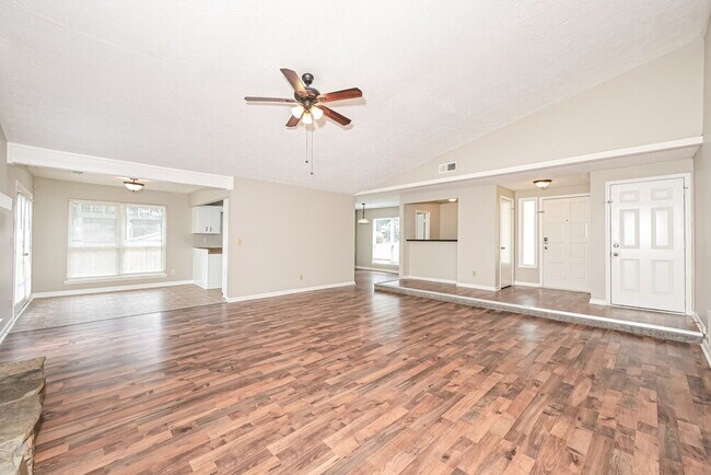 Building Photo - 2468 Mistletoe Ln SW