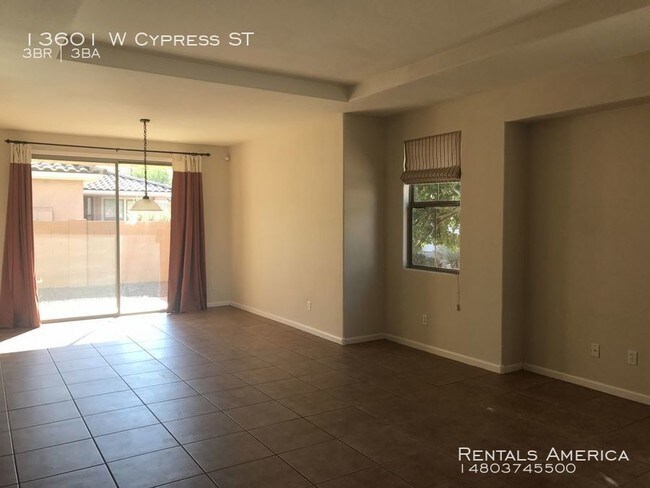 Building Photo - 13601 W Cypress St