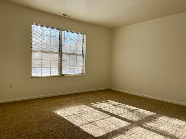 Building Photo - Isle Royal Apartments