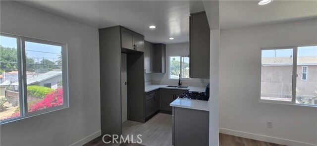 Building Photo - 833 E 92nd St