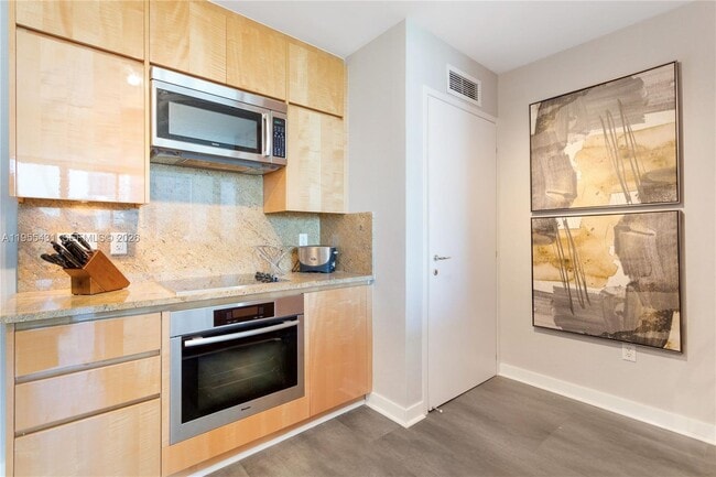 Foto del edificio - 50 South Pointe Dr