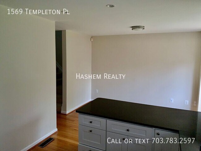 Foto del edificio - 1569 Templeton Pl