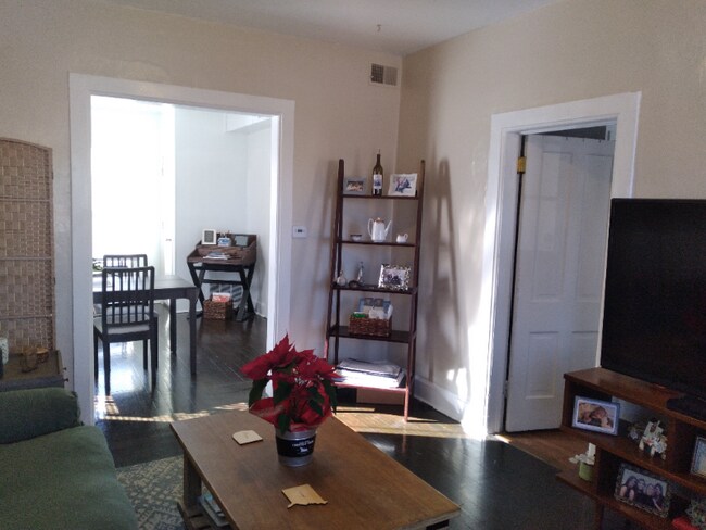 Foto del edificio - 2541 Grove St