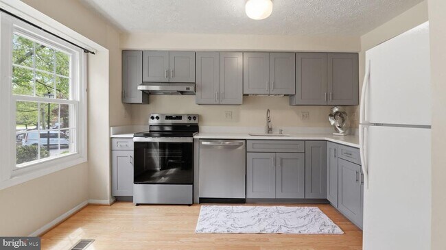 Foto del edificio - 7821 Fairborn Ct