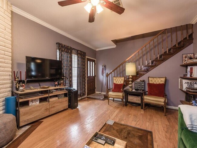 Foto del edificio - 1307 Kinney Ave