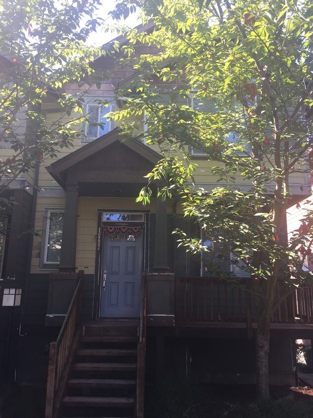 3 br, 2.5 bath House 16282 SW Gage Lane House for Rent in Beaverton