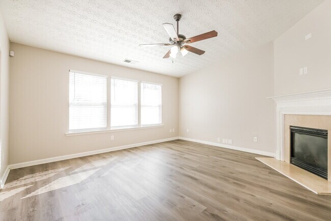 Foto del edificio - 238 Silver Arrow Cir