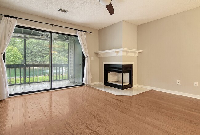 Building Photo - 856 Liriope Ln