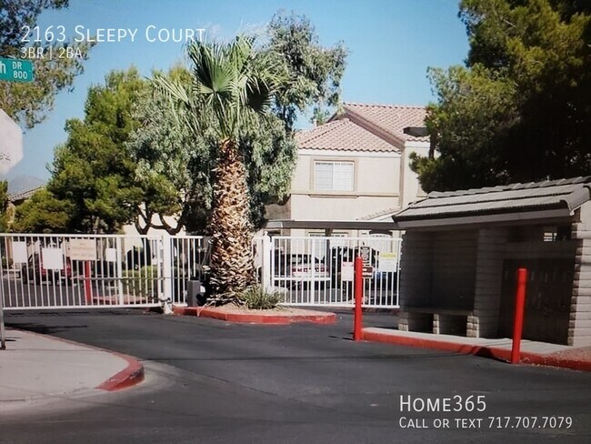Building Photo - Nice three-bedroom, two-bath townhome in t...