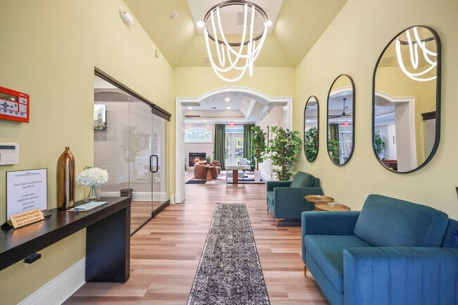 Building Photo - Windsor Woods