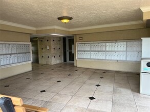 Building Photo - 13120 SW 92nd Ave