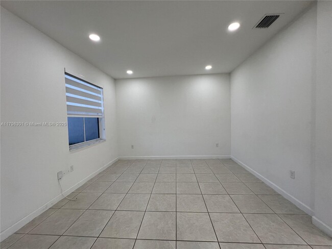 Foto del edificio - 2664 SE 15th St