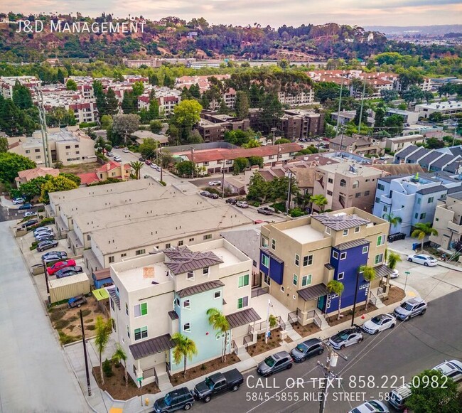 Foto del edificio - Gorgeous Townhome w/ Rooftop Decks and Oce...