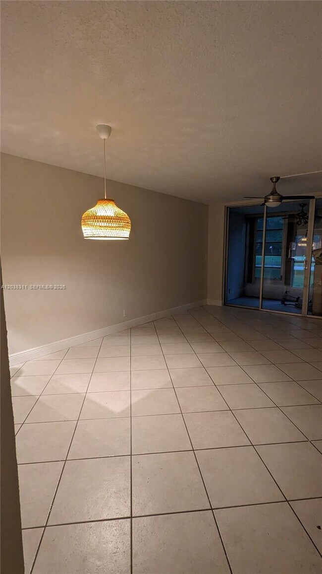 Foto del edificio - 9460 Tangerine Pl