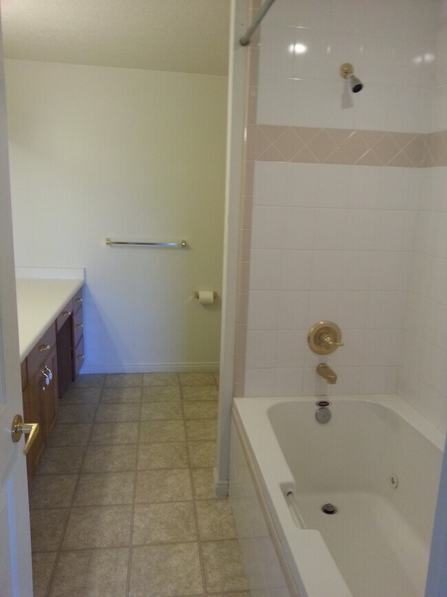 Building Photo - 9299 Jefferson Ln