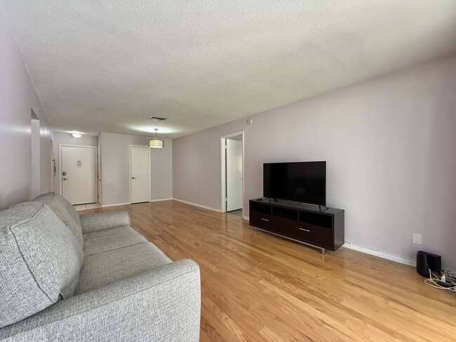 Building Photo - 4607 W Fig St