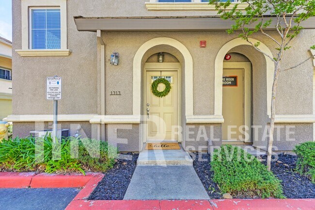 Foto del edificio - 1313 Vessona Cir