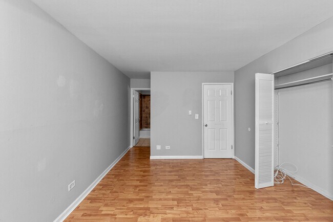 Building Photo - 3815 N Pine Grove Ave