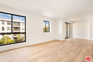 Building Photo - 2361 Fox Hills Dr