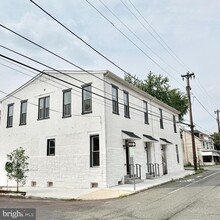 Building Photo - 151 N York St