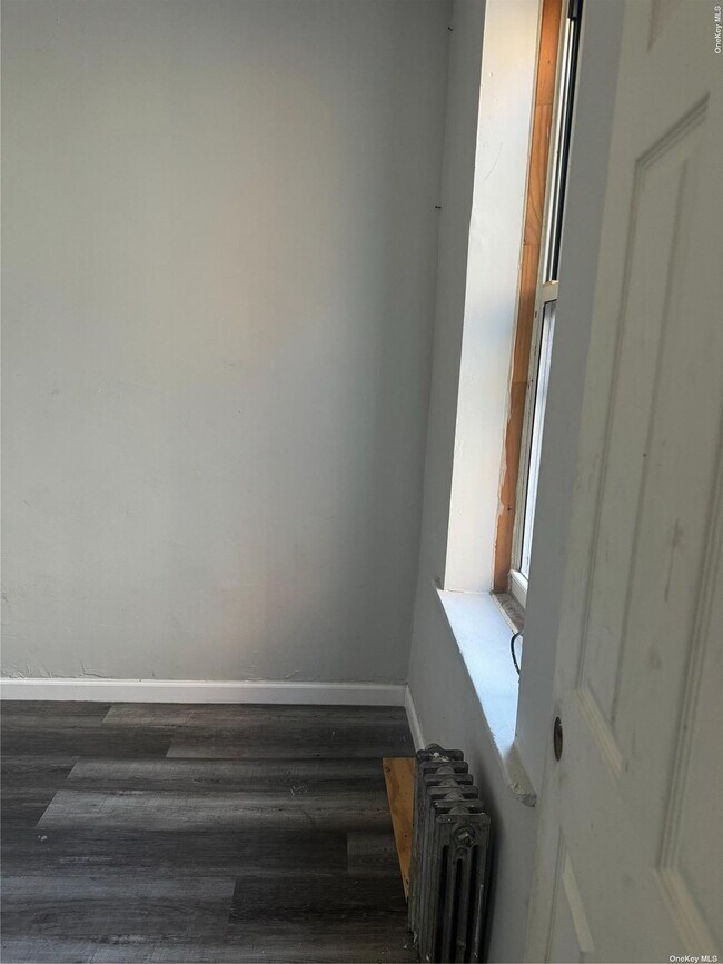 Building Photo - 841 Livonia Ave