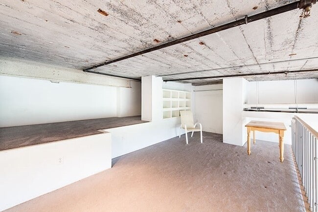 Building Photo - 156 Porter St