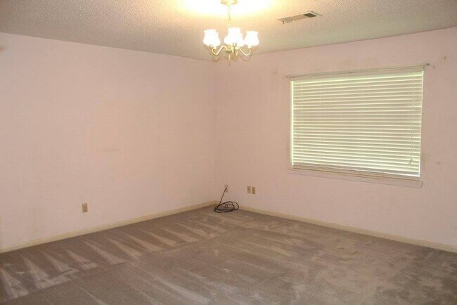 Building Photo - 156 Wildwood Dr
