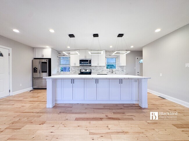 Foto del edificio - 11901 Crestwood Ave S