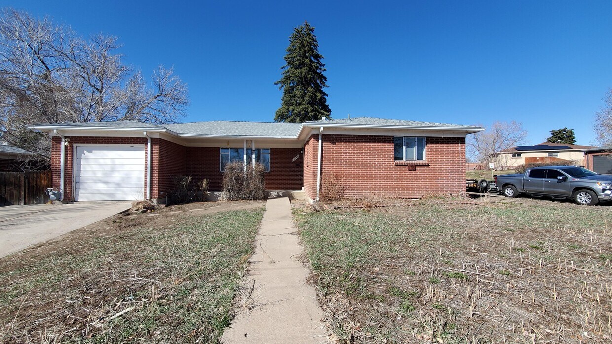 Primary Photo - 5361 E Jewell Ave