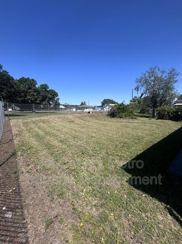 Foto del edificio - 1220 Linda Ln