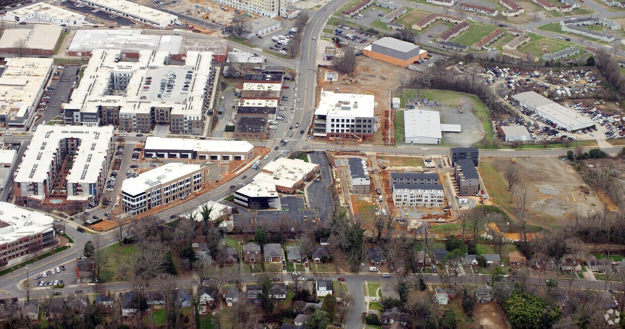 Foto principal - Tremont Square Townhomes
