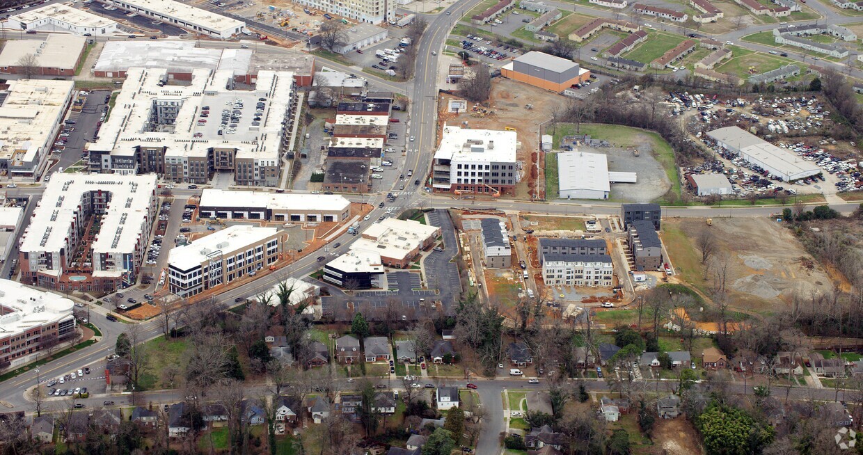 Primary Photo - Tremont Square Townhomes