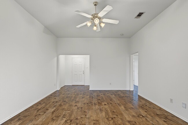 Photo - Single Family 3 Bedroom for Rent Apartment