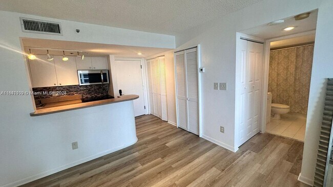 Building Photo - 770 Claughton Island Dr