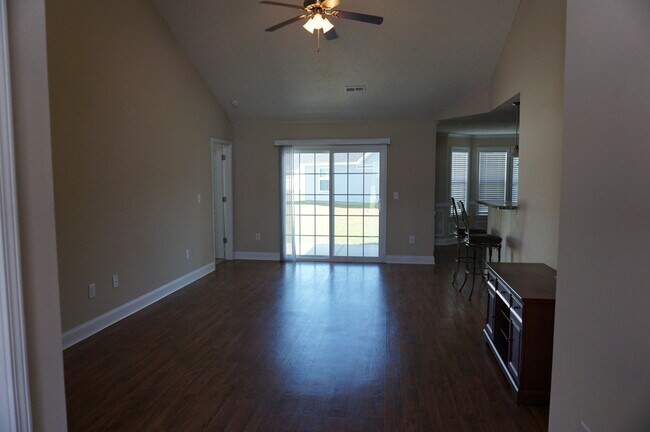 Building Photo - 433 Foxbrook Dr