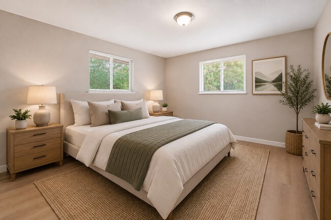 Foto del edificio - $2,240.95 with $300 Off the First Month's Rent, 5 Beds - 2 Bath, Triplex in Littleton with Shared...