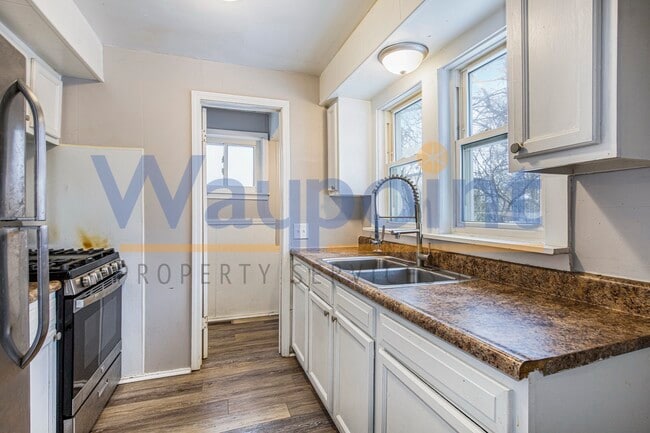 Foto del edificio - 912 Zeeland Ct NE