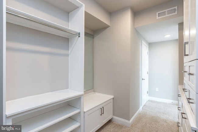 Foto del edificio - 2979 W School House Ln