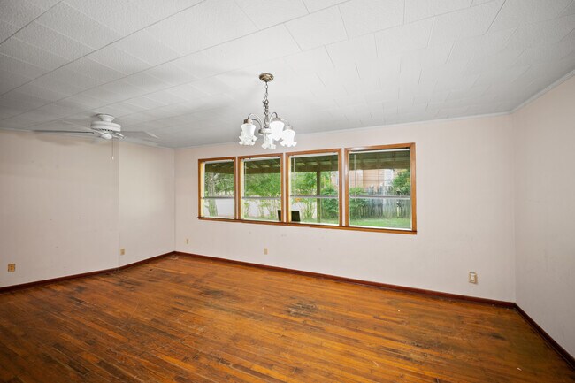 Foto del edificio - 21213 Lawrence Rd