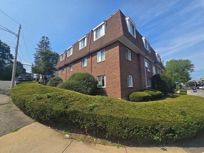 Photo - 725 Broad St (Weymouth, MA) Apartment