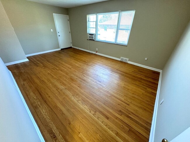 Foto del edificio - 1 Bedroom - Grandview Area