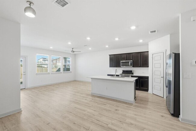 Foto del edificio - 10912 Fulton Ave