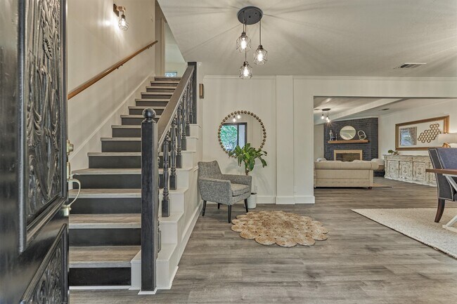 Foto del edificio - 6214 Fawnwood Dr