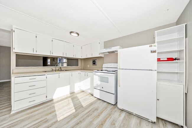 Building Photo - 5201 Amos Reeder Rd