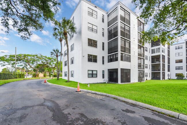 Building Photo - 9235 SW 8th St