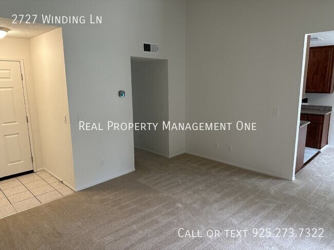 Foto del edificio - 2727 Winding Ln