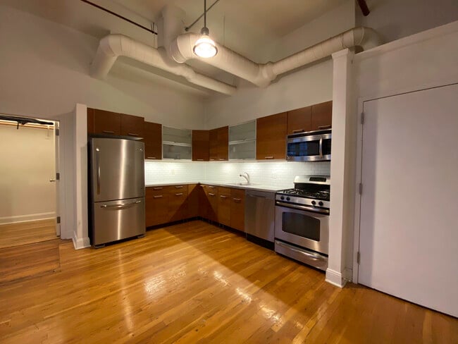 Building Photo - 52 Webster Ave