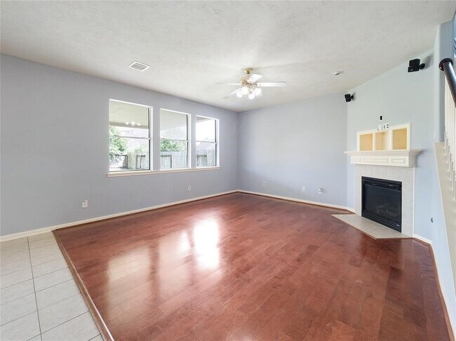 Foto del edificio - 615 Arbor Green Ln